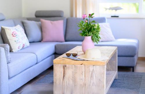 Zingst Apartment | Oceanfront Residenz am Strand Deichpoofe - Family Friendly Stay