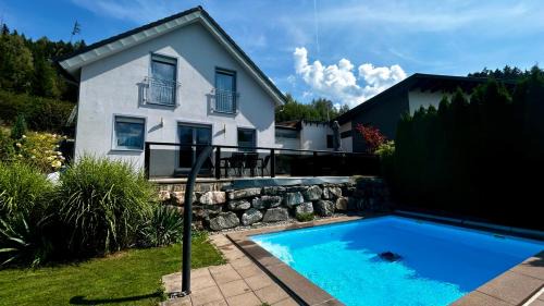 Pfarrwerfen Villa | Explore Residenz Bergjuwel: 4-Star Stay with Pool & Pets