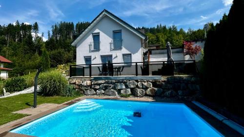 Pfarrwerfen Villa | Explore Residenz Bergjuwel: 4-Star Stay with Pool & Pets