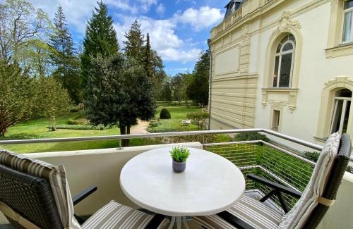 Heringsdorf Apartment | Oceanfront Retreat at Residenz Bleichröder with Pool