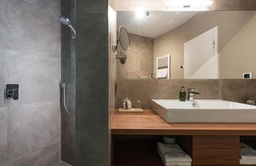 Sand in Taufers Apartment | Charming Residenz Feldmühle by Castle Taufers with Pool