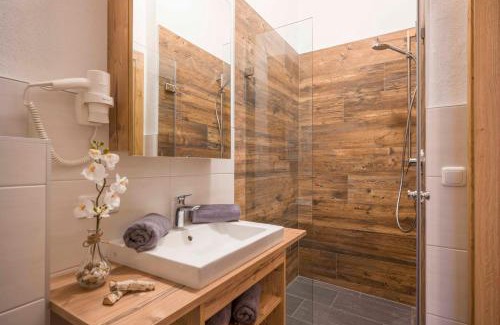 Moosen Apartment | Pet-Friendly Residenz Gamper with Breakfast & Kitchen Amenities