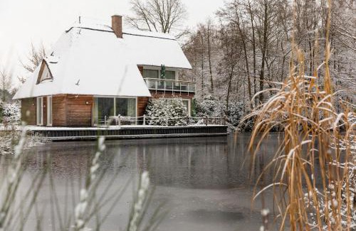 Bad Zwischenahn Apartment | Experience Residenz Lichtermeer: Seeterrasse & Sauna Bliss