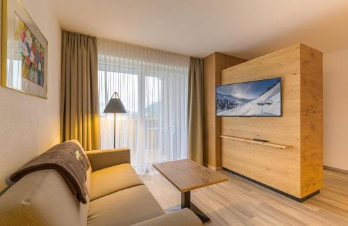 Fuegen Apartment | Elegant Residenz Schiestl with Oceanfront Views & Pool