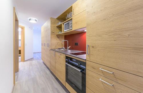 Fuegen Apartment | Elegant Residenz Schiestl with Oceanfront Views & Pool