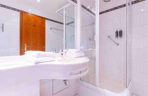 Motzen Hotel | Explore Residenz Seehotel Berlin Brandenburg: Pool & Spa Awaits