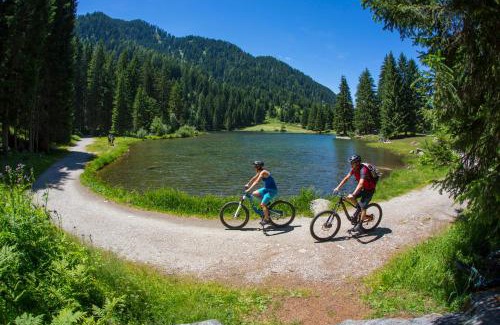 Ossana Apartment | Pet-Friendly Residenza Andreotti with Breakfast Included