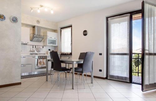 Cocquio-Trevisago Apartment | Family-Friendly Stay at Residenza Contrada Awaits You