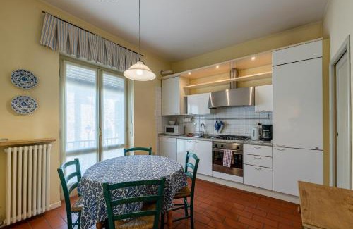 Lazise Old Town Apartment | Top-Rated Residenza Corsocangrande25: Pet & Child Friendly