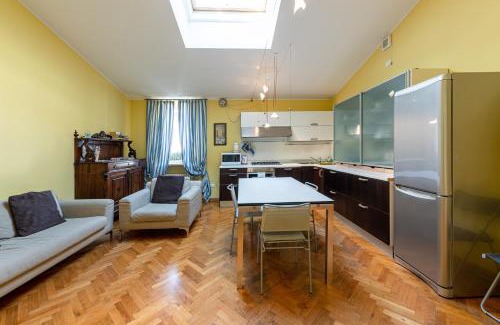 Lazise Old Town Apartment | Top-Rated Residenza Corsocangrande25: Pet & Child Friendly