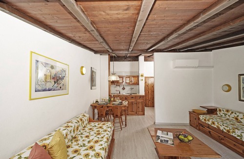 Villaggio Sanghen Apartment | Relaxing Stay at Residenza CRB 38 with Lake View & Pool