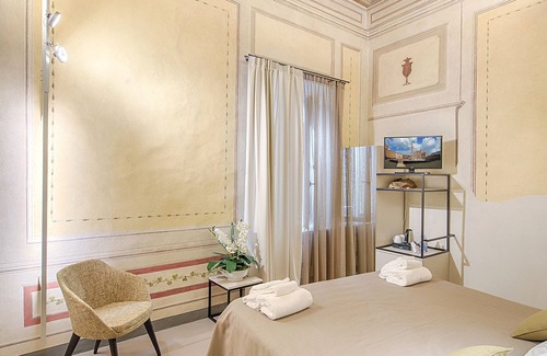 Siena Historical Center House | Experience Elegance at Residenza d'Epoca Le Aquile