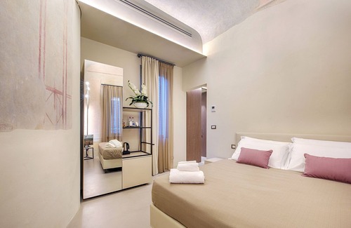 Siena Historical Center House | Experience Elegance at Residenza d'Epoca Le Aquile