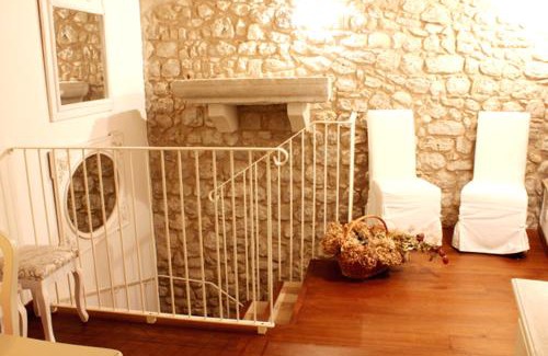 Polcenigo Apartment | Remarkable Residenza Dei Tolomei: Pet & Child Friendly Retreat