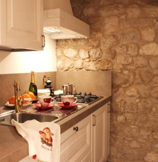 Polcenigo Apartment | Remarkable Residenza Dei Tolomei: Pet & Child Friendly Retreat