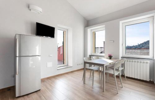 Lavaggiorosso Apartment | Family-Friendly Residenza del Capitano with Hot Tub Amenities
