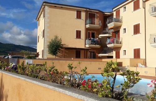La Muddizza Apartment | Budget-Friendly Residenza I Gabbiani with Pool & Hot Tub