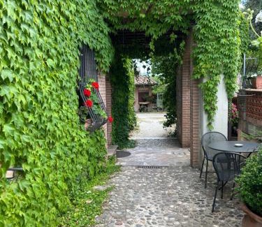 Fossato di Vico House | Beachfront Residenza Le Querce with Pool & Ocean Views
