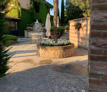 Fossato di Vico House | Beachfront Residenza Le Querce with Pool & Ocean Views