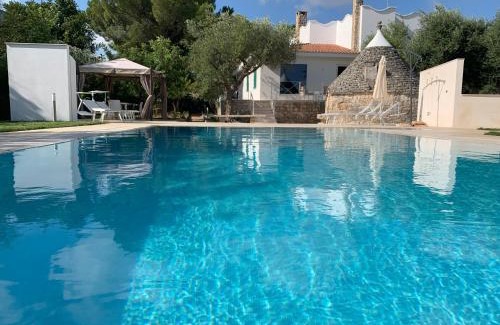 Castellana Grotte Villa | Elegant Residenza Lippolis: 4-Star Stay with Pool & Kitchen