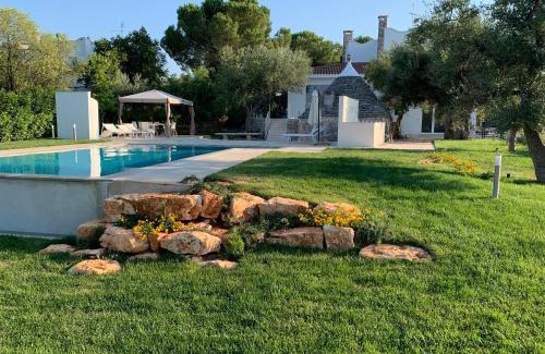 Castellana Grotte Villa | Elegant Residenza Lippolis: 4-Star Stay with Pool & Kitchen