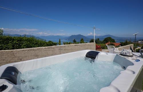 Levo Apartment | Pet-Friendly Residenza Luna: Family Retreat with Hot Tub