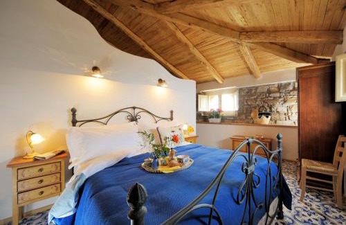 Castellabate Historic Centre Apartment | Discover Residenza Matarazzo: 4-Star Family-Friendly Retreat