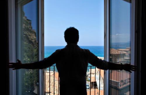 Pizzo Apartment | Prime Location: Residenza Nausicaa Steps from the Beach