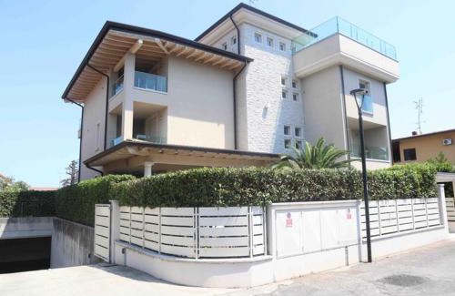 Rivoltella House | Oceanfront Residenza Puccini: Guest Rated 9.7/10