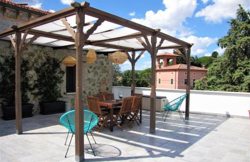 Lidarno Apartment | Historic Residenza with Panoramic Views and Pet-Friendly Amenities