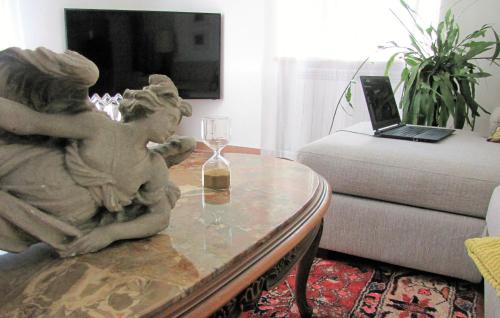 Lidarno Apartment | Historic Residenza with Panoramic Views and Pet-Friendly Amenities