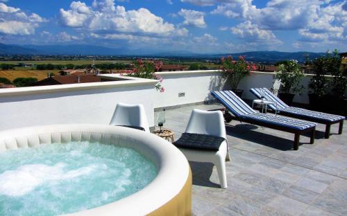 Lidarno Apartment | Historic Residenza with Panoramic Views and Pet-Friendly Amenities