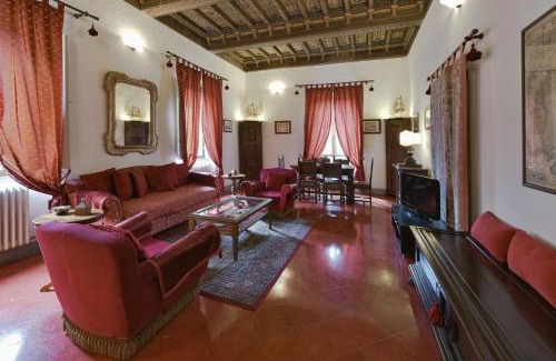 Siena Historical Center Apartment | Elegant Residenze d'Epoca Palazzo Coli Bizzarrini Retreat