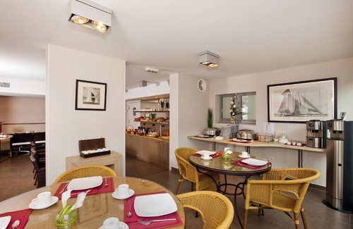Arcachon House | Experience Residhome Arcachon Plazza - 4-Star Oceanfront Retreat