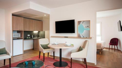 Ivry-port Apartment | Relax at Residhome Quai d’Ivry - Pet Friendly & Family-Friendly