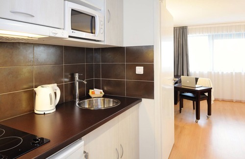 Purpan Apartment | Discover Comfort at Residhome Toulouse Tolosa with Spa Access