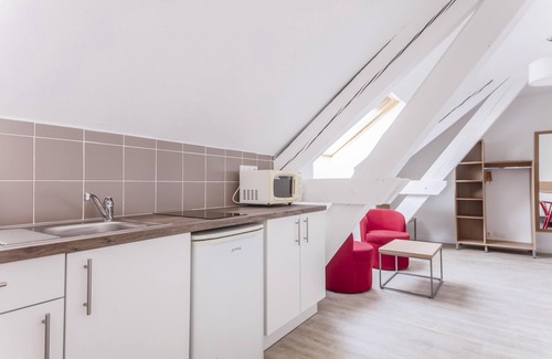 Secteur 1 Apartment | Comfortable Residhotel Central Gare with Spa & Breakfast