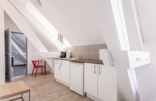 Secteur 1 Apartment | Comfortable Residhotel Central Gare with Spa & Breakfast