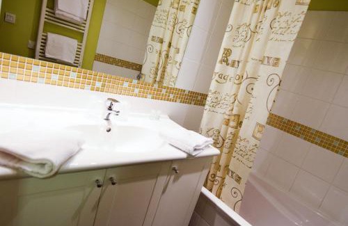 La Demi - Lune Apartment | Discover Family-Friendly Stays at Residhotel Lyon Lamartine