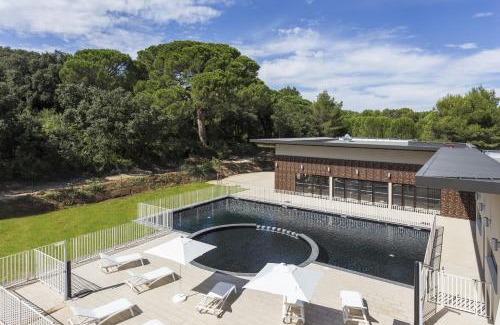 Remoulins Apartment | Pet-Friendly Residhotel Résidence Pont du Gard with Spa & Pool