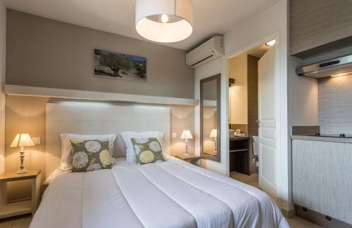 Remoulins Apartment | Pet-Friendly Residhotel Résidence Pont du Gard with Spa & Pool