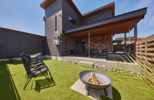 Imazu House | Relax at Resoreat Takashima with Ocean Views and Hot Tub