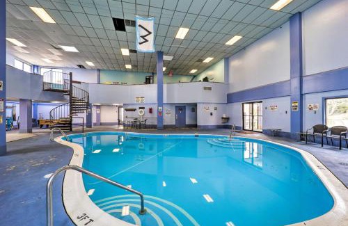 Banner Elk Apartment | Beech Mountain Condo with Pool & Hot Tub for Outdoor Lovers