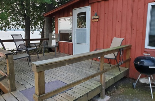 Northome Cabin | Inviting Resort Cabin on Island Lake with Pool & Breakfast