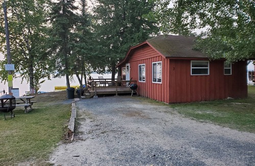 Northome Cabin | Inviting Resort Cabin on Island Lake with Pool & Breakfast