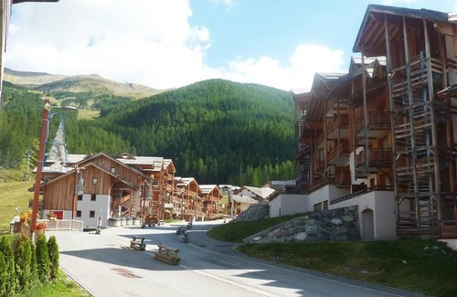 Les Orres Apartment | Discover Comfort: Pet-Friendly Resort with Pool & Spa in Les Orres