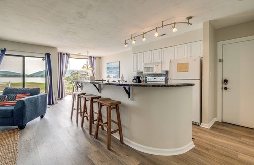 North Shore Condo | Prime Resort Condo on Smith Mtn Lake with Oceanfront Views