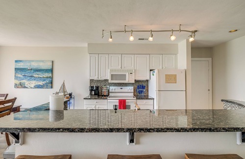 North Shore Condo | Prime Resort Condo on Smith Mtn Lake with Oceanfront Views