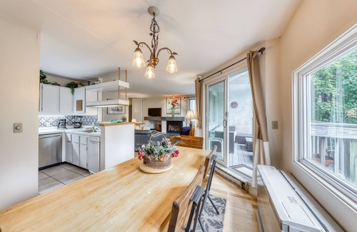 Warren Condo | Inviting Resort Condo with Pools, Hot Tub & Ski Access