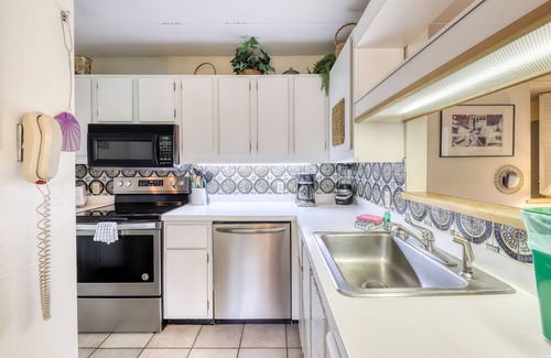 Warren Condo | Inviting Resort Condo with Pools, Hot Tub & Ski Access